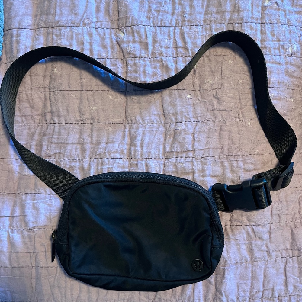 LULULEMON EVERYWHERE BELT BAG
